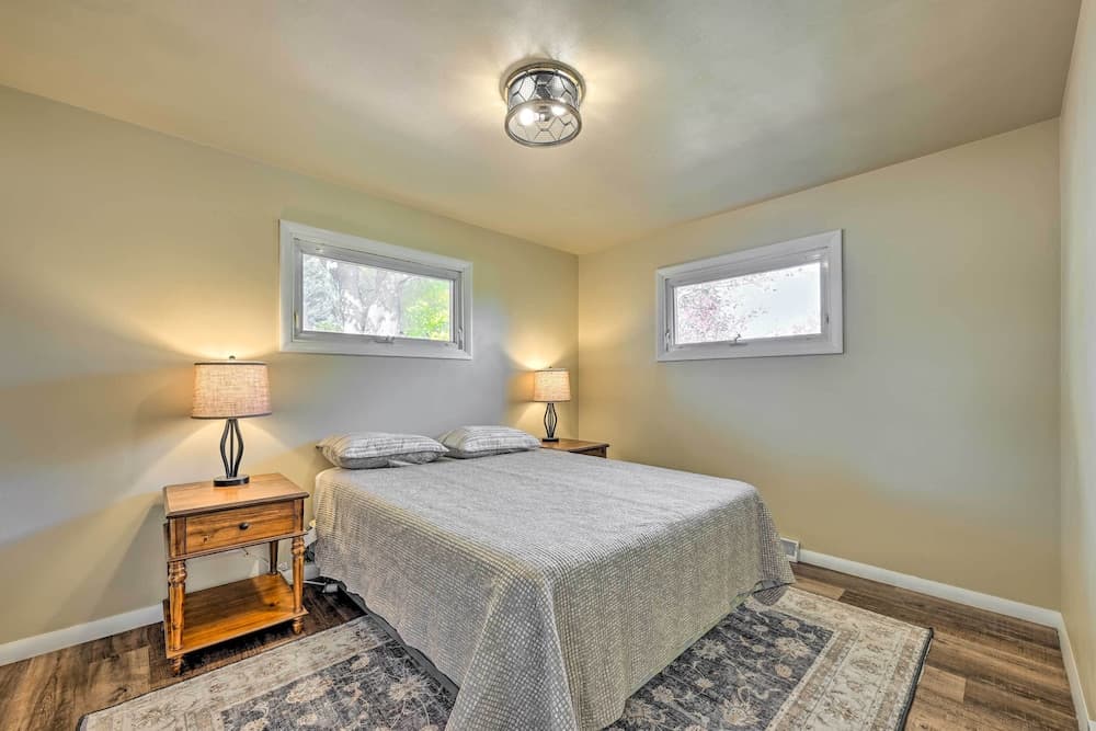 Updated Pet-friendly Home - 9 Mi to Ski Area!