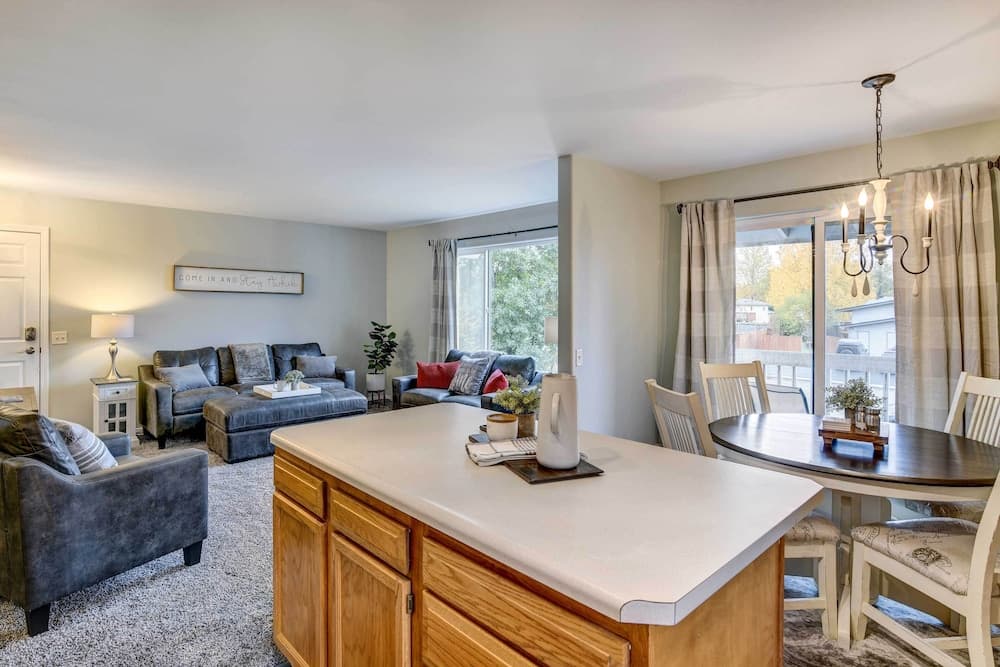 Anchorage Retreat < 5 Mi to Hilltop Ski Area!