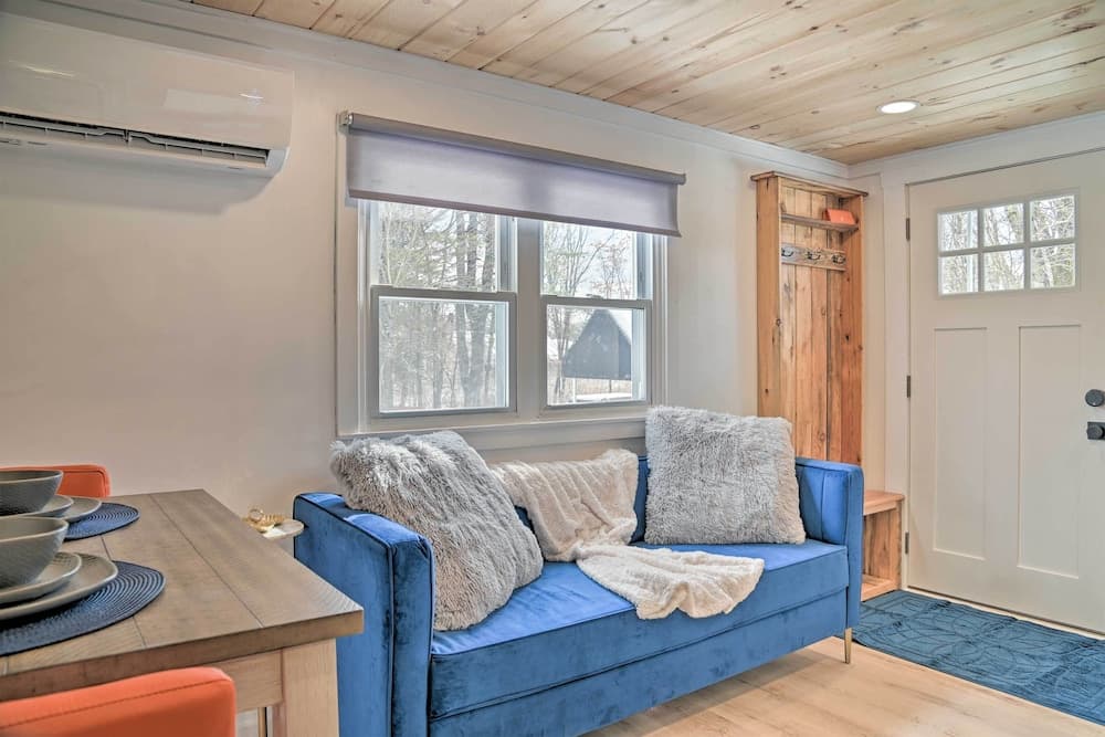 Modern Apartment: Near Hiking & Race Course