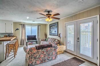 Coastal Family Home - Walk to the Beach & Shopping