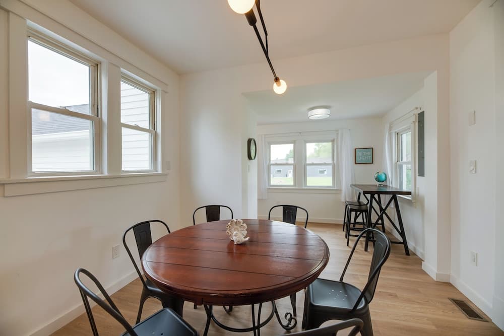 Modern Family Home in Mason w/ Backyard + Fire Pit