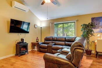 Bartlett Townhome w/ Balcony: 1 Mi to Ski Resort!