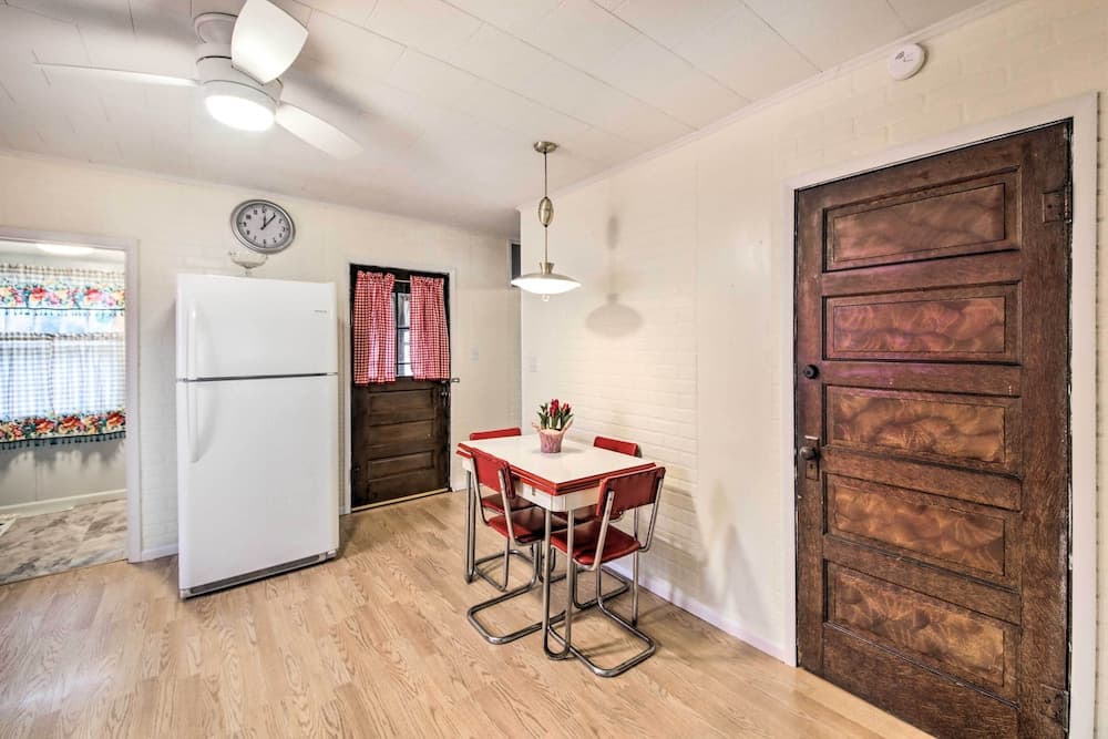 Illinois Vacation Rental Home: Pets Welcome