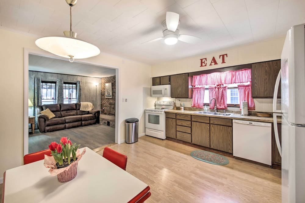 Illinois Vacation Rental Home: Pets Welcome