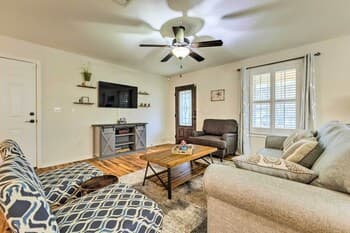 Charming Long Beach House ~ Half-mi to Beach!