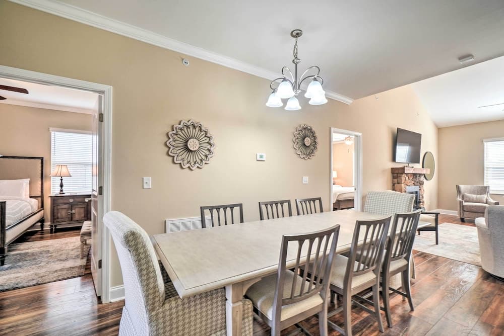 Chic Townsend Condo w/ Saltwater Pool!