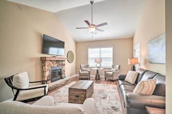 Chic Townsend Condo w/ Saltwater Pool!