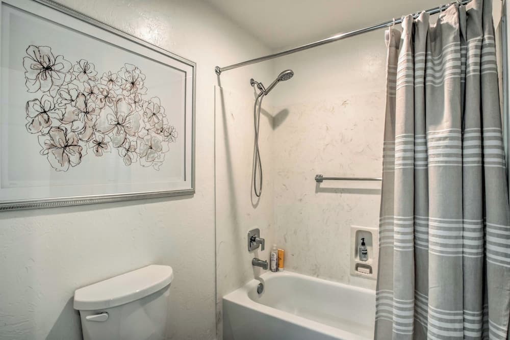 55+ Community w/ Pool & Spa: Green Valley Retreat!