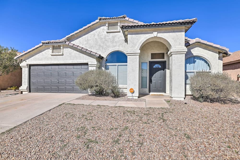 Private Heated Pool: Phoenix Sanctuary w/ Foosball