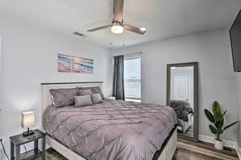 The Blue Lagoon Home - Short Walk to Beach!