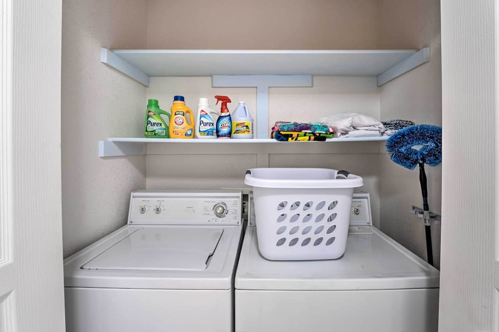 Private Pool & Patio: Lake Havasu City Retreat