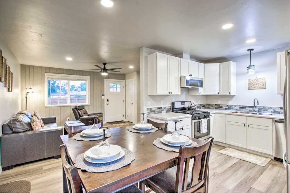 1 Mi to Winery: Clifton Escape w/ Grill & Yard!