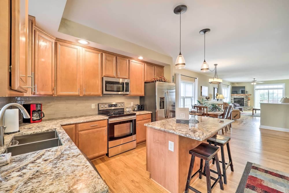 Walkable Condo w/ Scenic View in Beech Mountain!