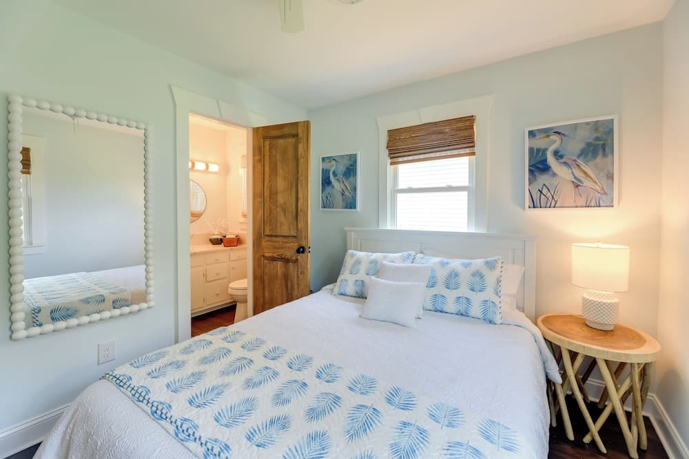 Waterfront Vacation Rental Home on Newport River!