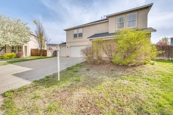 Ideally Located Nampa Home w/ Office Area & Patio!