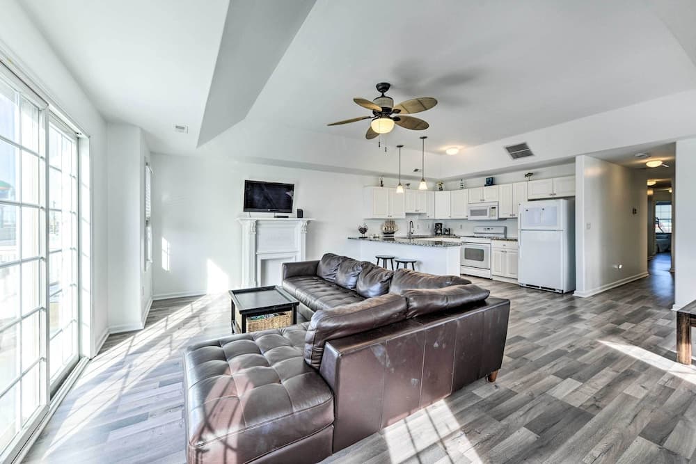 Wildwood Condo: Walk to Beach + Water Parks!