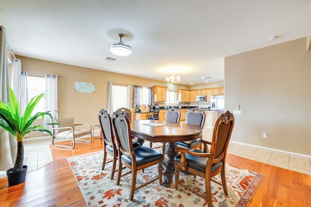 8 Mi to Sports Complex: Peoria Home w/ Hot Tub!