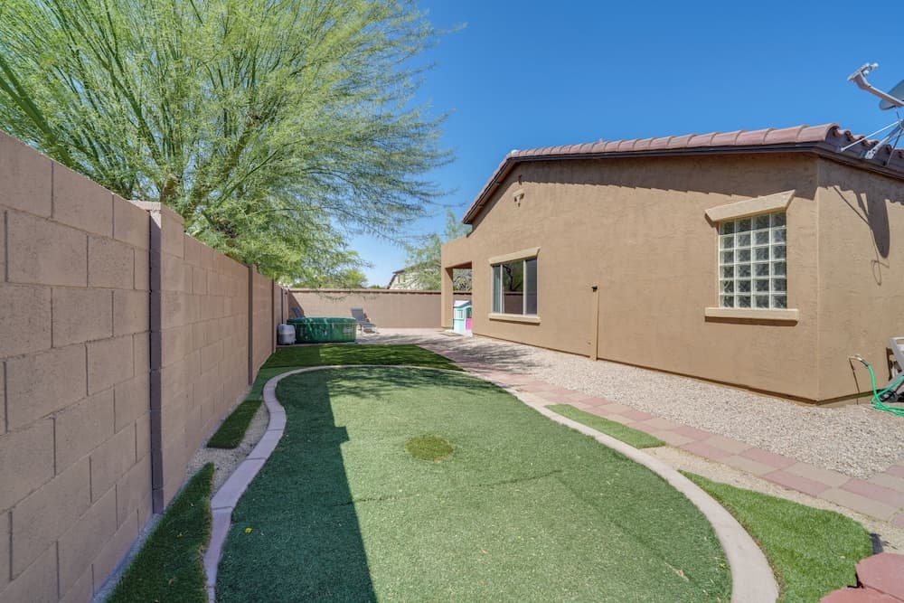 8 Mi to Sports Complex: Peoria Home w/ Hot Tub!