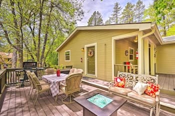 Charming Payson Cabin w/ Deck & Creek Views!