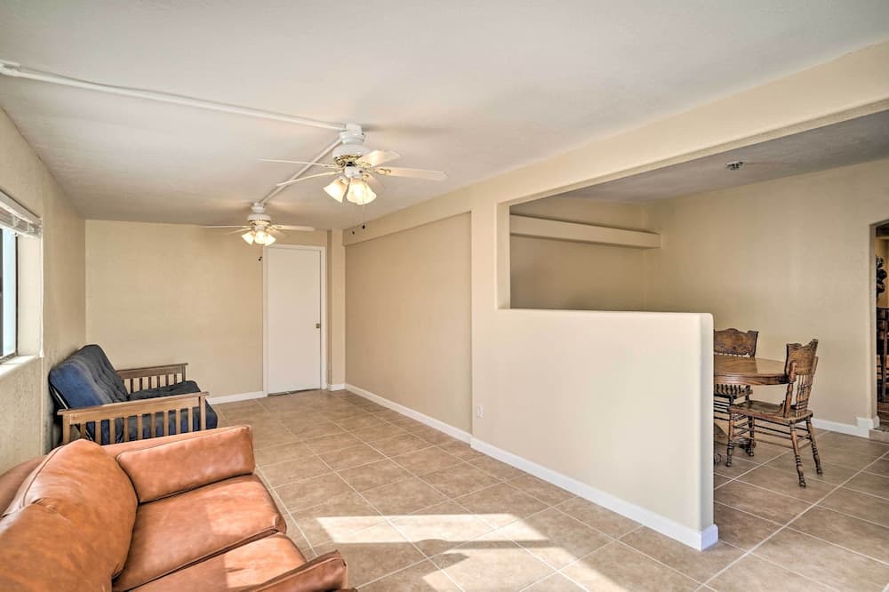 3 Mi to Lake Havasu: Home w/ Patio