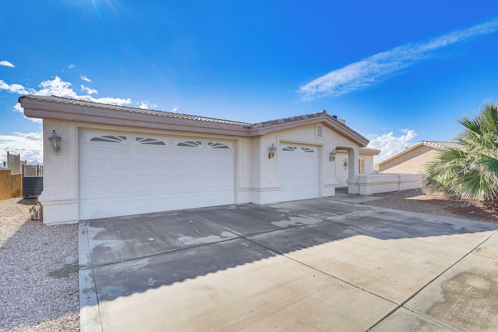 Pool & Yard: Pet-friendly Lake Havasu Home