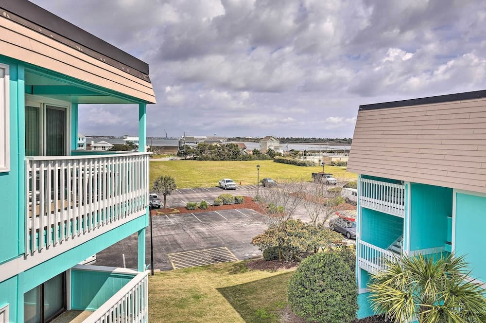 Beachfront Condo w/ Boardwalk & Pool Access!
