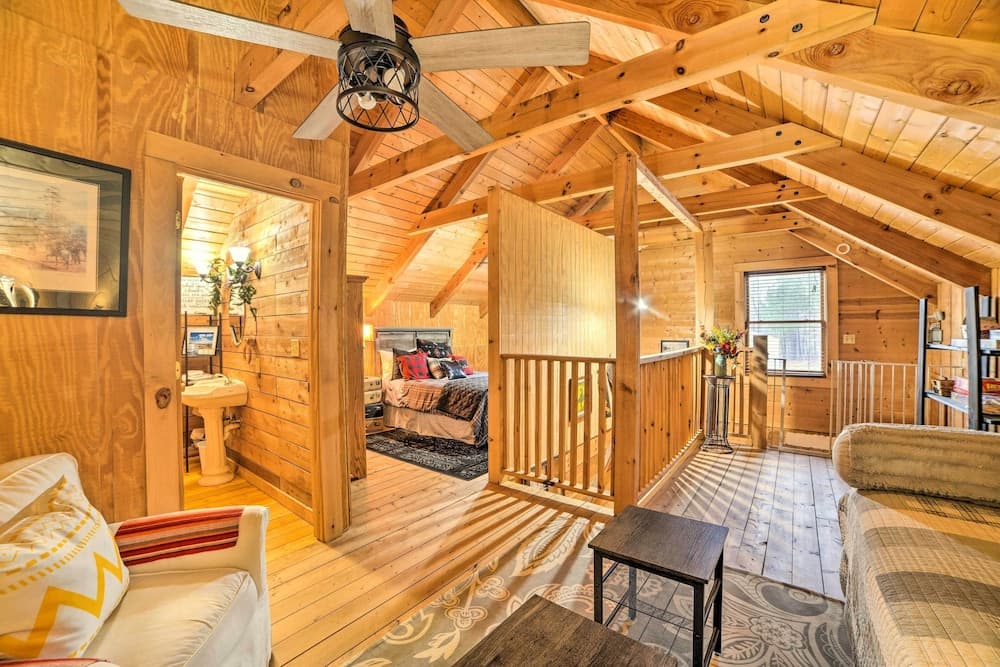 Quiet Cabin Retreat on 30 Acres Near Kentucky Lake