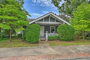 Bright Greensboro Escape ~ 1 Mi to Downtown