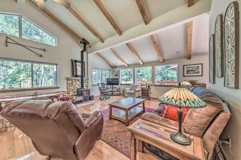 Cloudcroft Cabin w/ Deck < 2 Mi to Downtown!