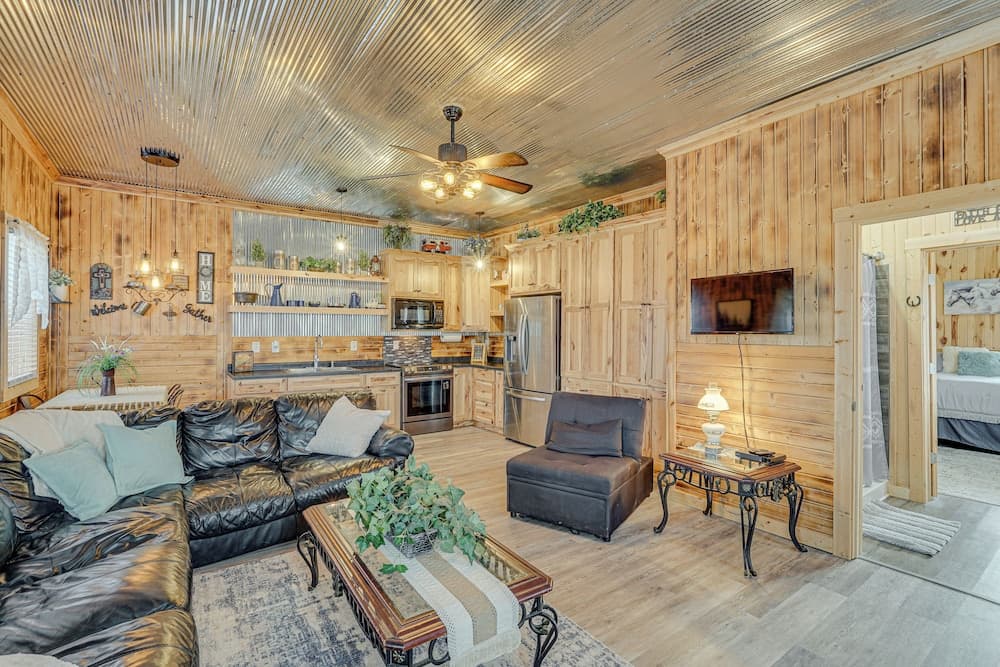 'grace Place' Clark House on Farm: Shared Hot Tub!