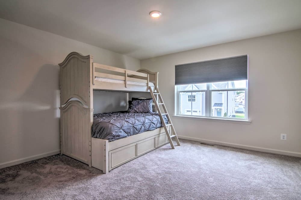 4 Mi to Bethany Beach: Townhome w/ Screened Porch