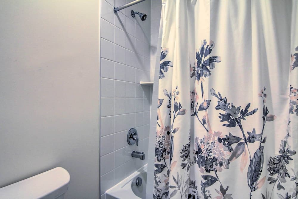 4 Mi to Bethany Beach: Townhome w/ Screened Porch