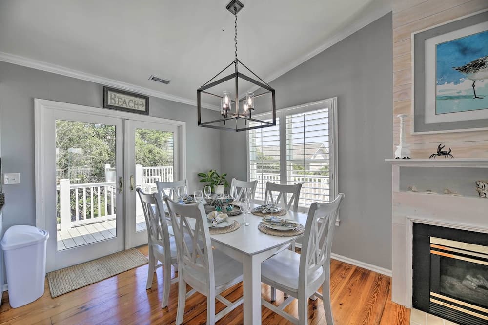 1 Block to Beach: Emerald Isle Gem w/ Ocean View