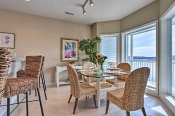 Cozy Lakeside Paradise w/ Porch & Pool Access