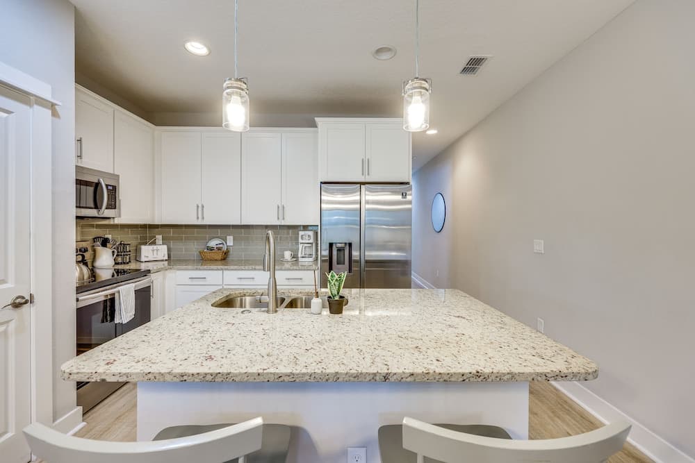 Pet-friendly Townhome, 1 Mi to Southbank Riverwalk