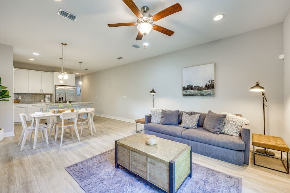 Pet-friendly Townhome, 1 Mi to Southbank Riverwalk