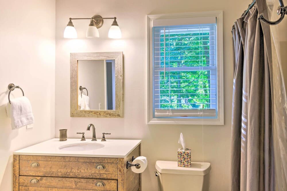 Highlands Home w/ Fireplace, Views, & Trails!