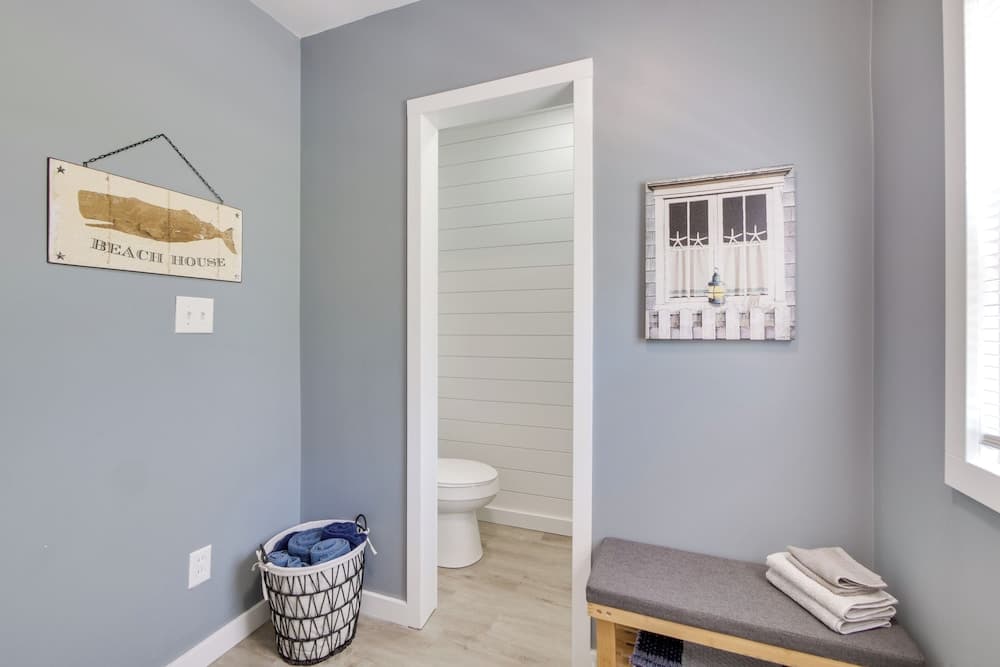 Walk to Lake: Nautical Akron Cottage w/ Deck!