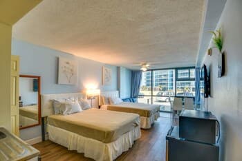 Daytona Beach Studio Retreat w/ Beach Access!