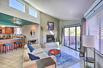 Tucson Condo w/ Community Pool & Hot Tubs
