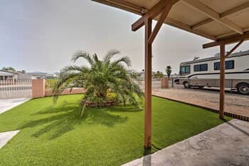Updated Family Home - 2 Blocks to Colorado River!