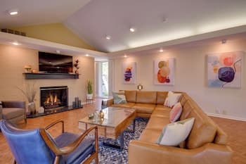 Mid-century Modern Home w/ Fire Pit & Gas Grill!