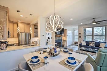 Cozy Mountain-view Burnsville Condo w/ Deck!