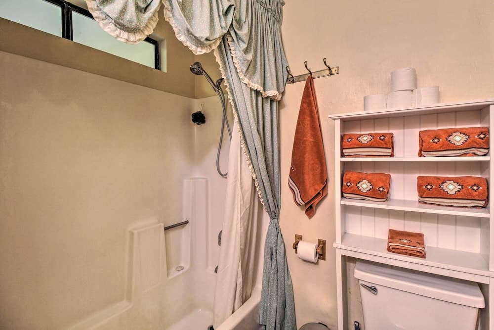 Peaceful Ranch Cabin, 3 Mi to Becker Lake!