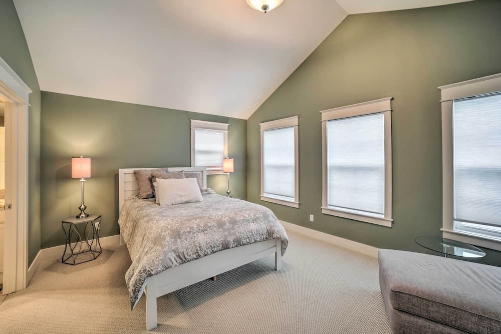 Benton Harbor Townhome w/ Golf Course View!