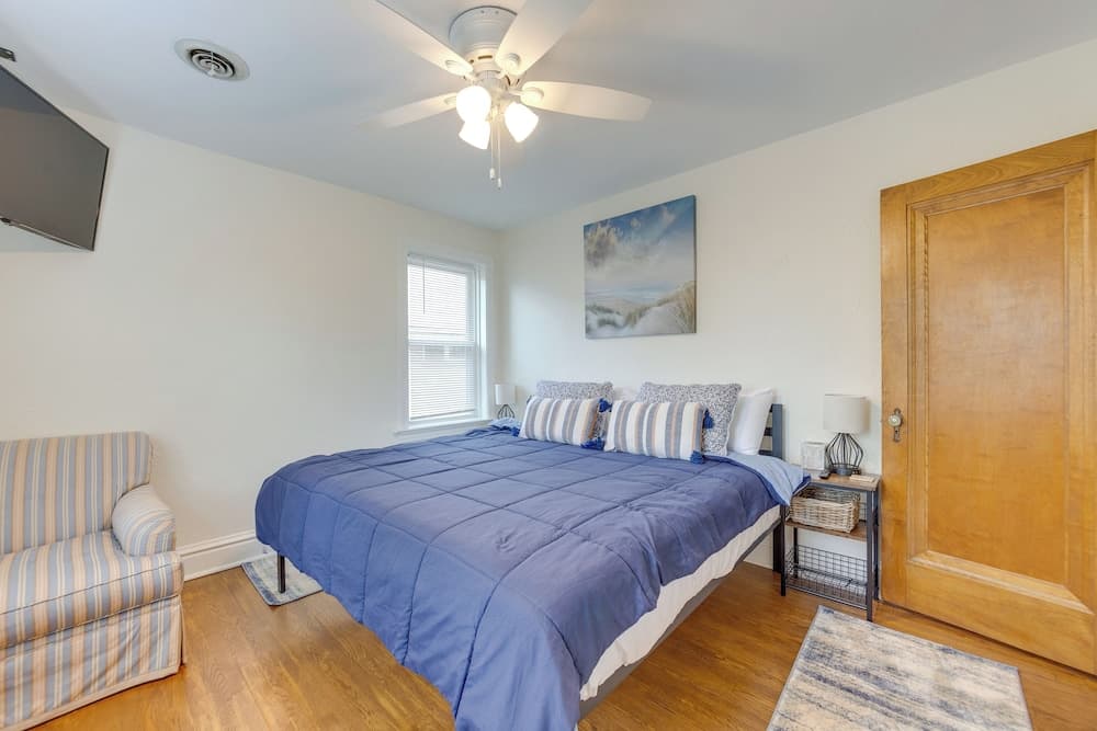 Pet-friendly St Louis Home w/ Grill & Backyard