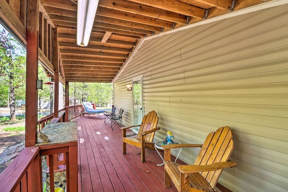 Greers Ferry Getaway w/ Deck & Lake Access!