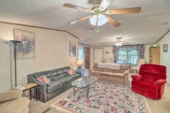 Greers Ferry Getaway w/ Deck & Lake Access!