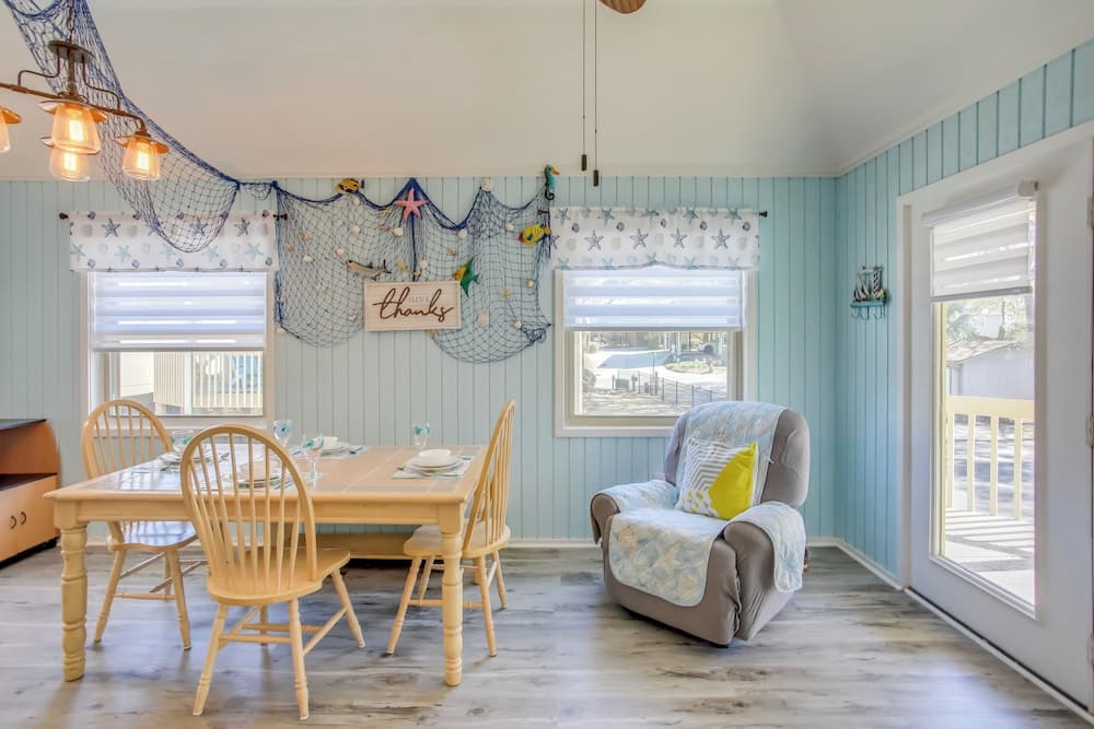 Myrtle Beach Cottage, Walk to Pools + Beach!