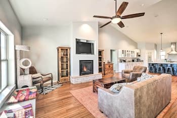 Spacious Home w/ Yard: 2 Mi to Dwtn Williams!